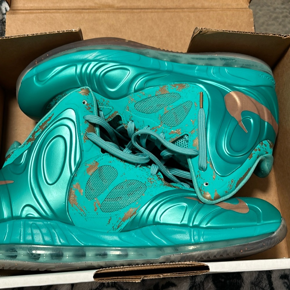 Fluorescent aqua blue Nike men’s size 12 barely used